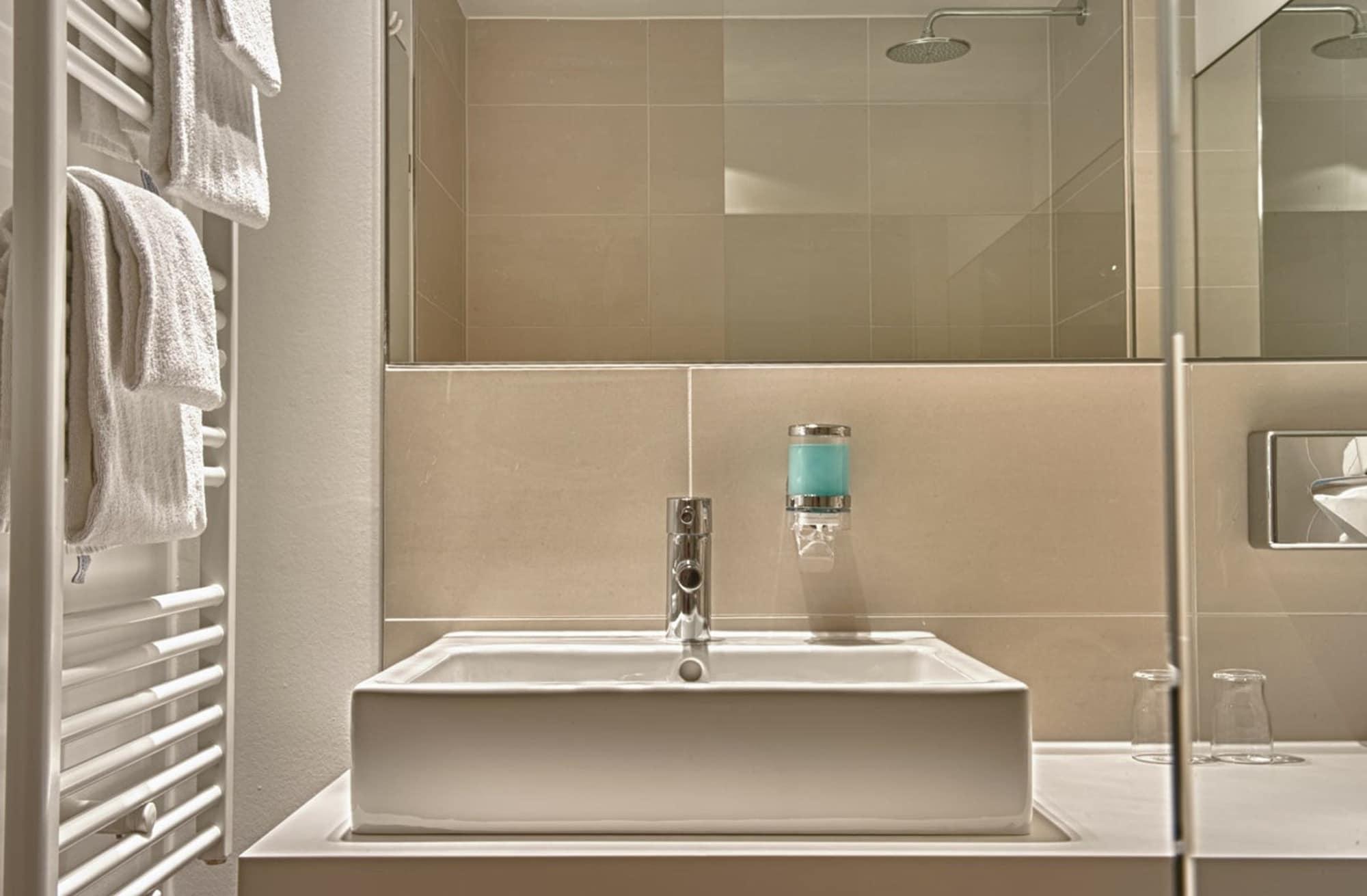 Hotel Conti Duisburg - Partner Of Sorat Hotels Ruang foto