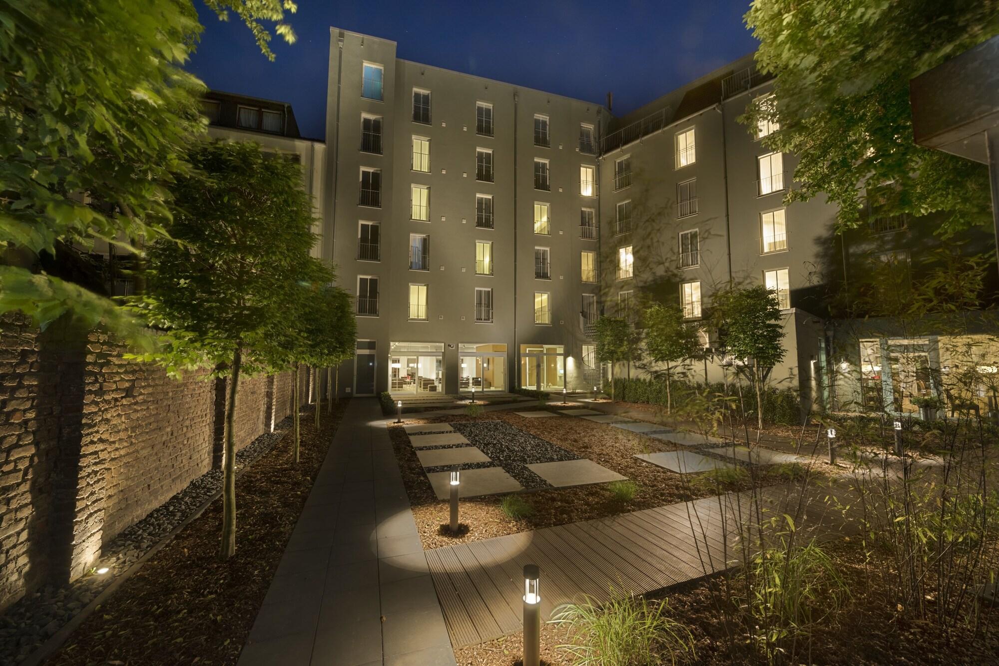 Hotel Conti Duisburg - Partner Of Sorat Hotels Bagian luar foto