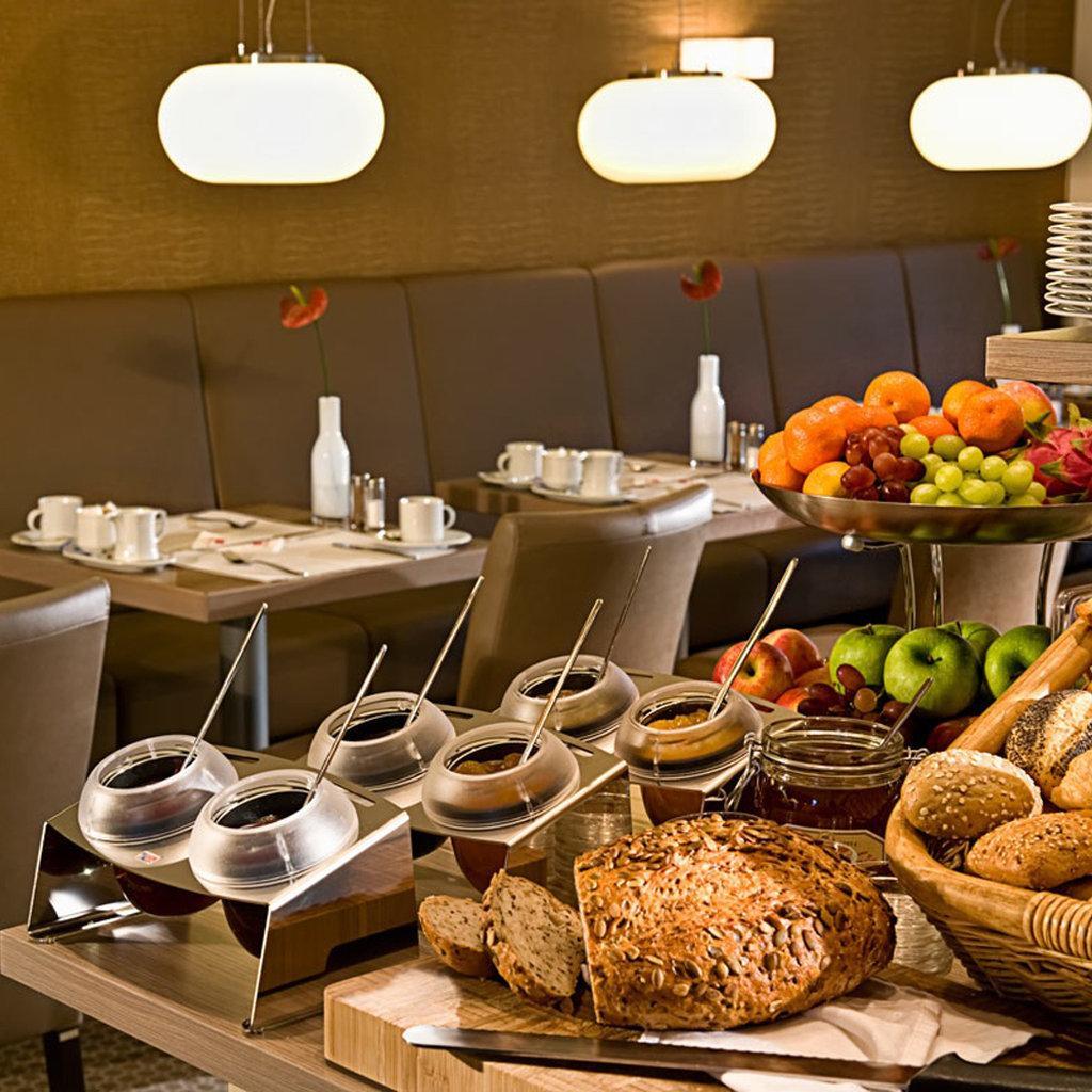Hotel Conti Duisburg - Partner Of Sorat Hotels Bagian luar foto